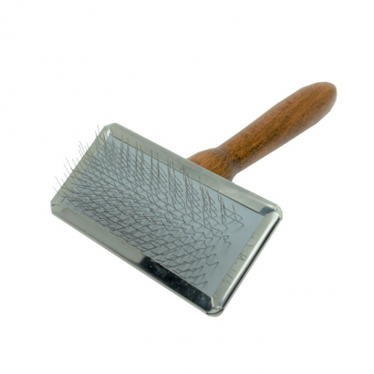 Cepillo con borde metálico...